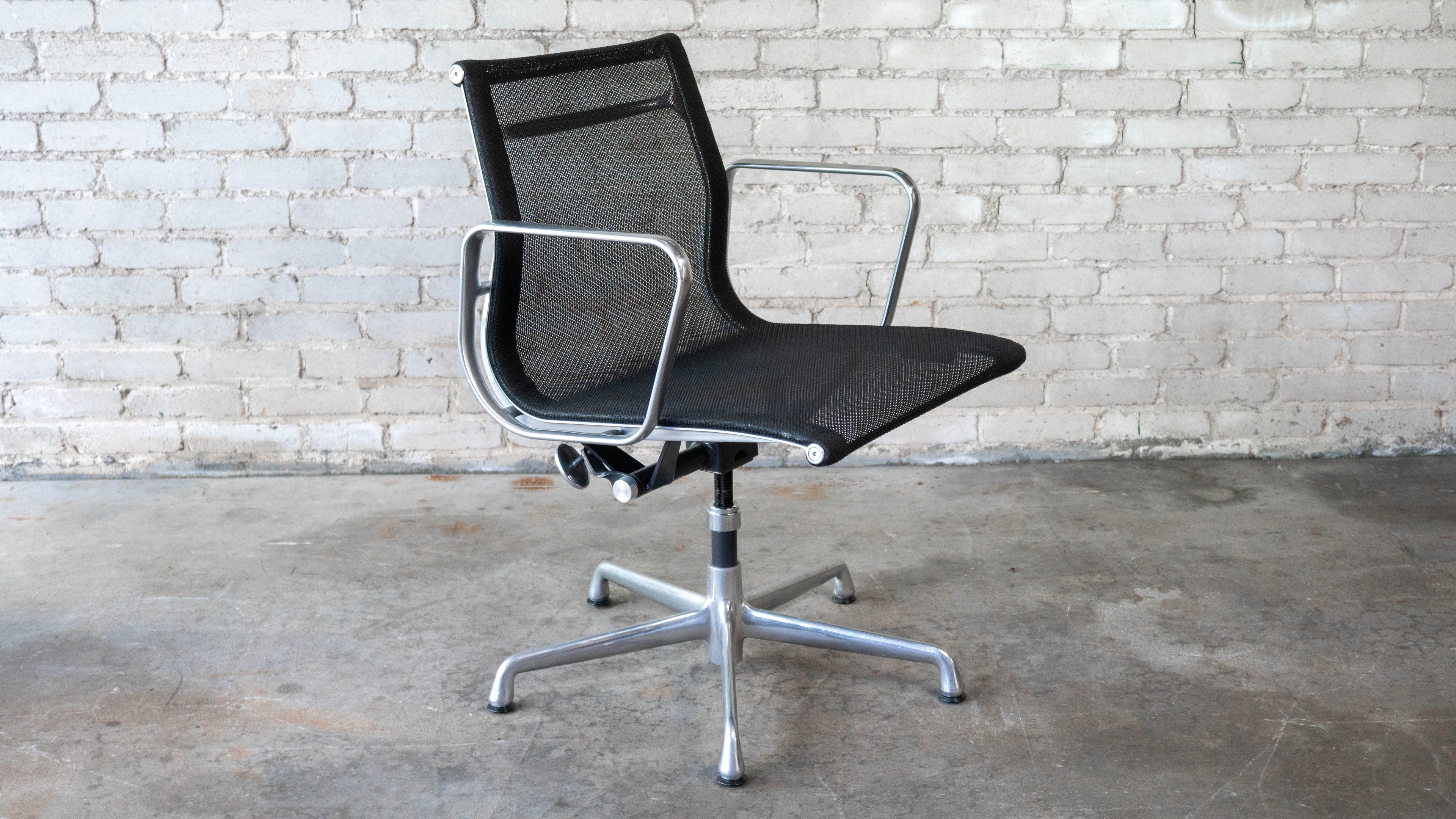 Herman Miller Eames Aluminum Group Mesh Chair