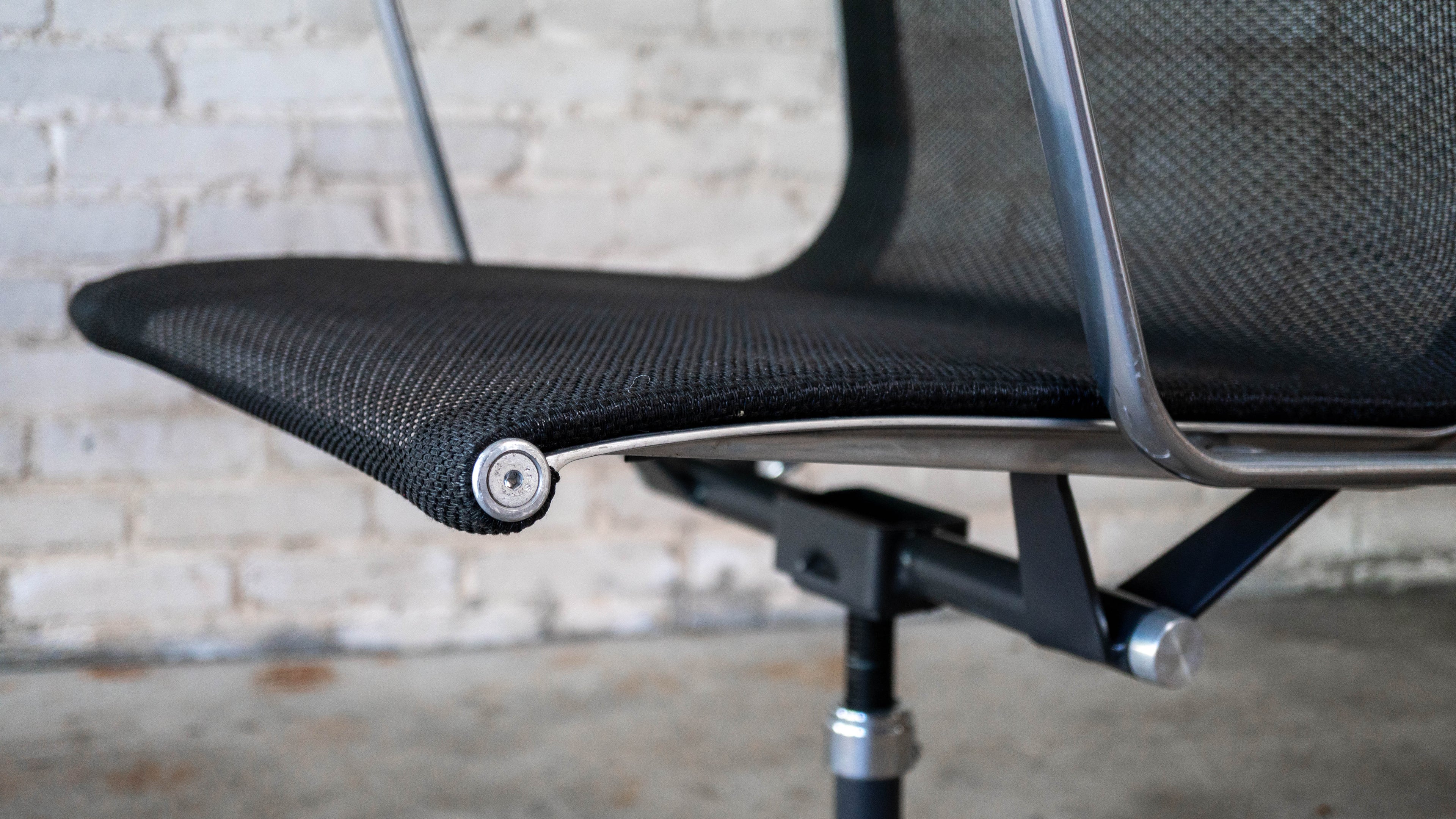 Herman Miller Eames Aluminum Group Mesh Chair
