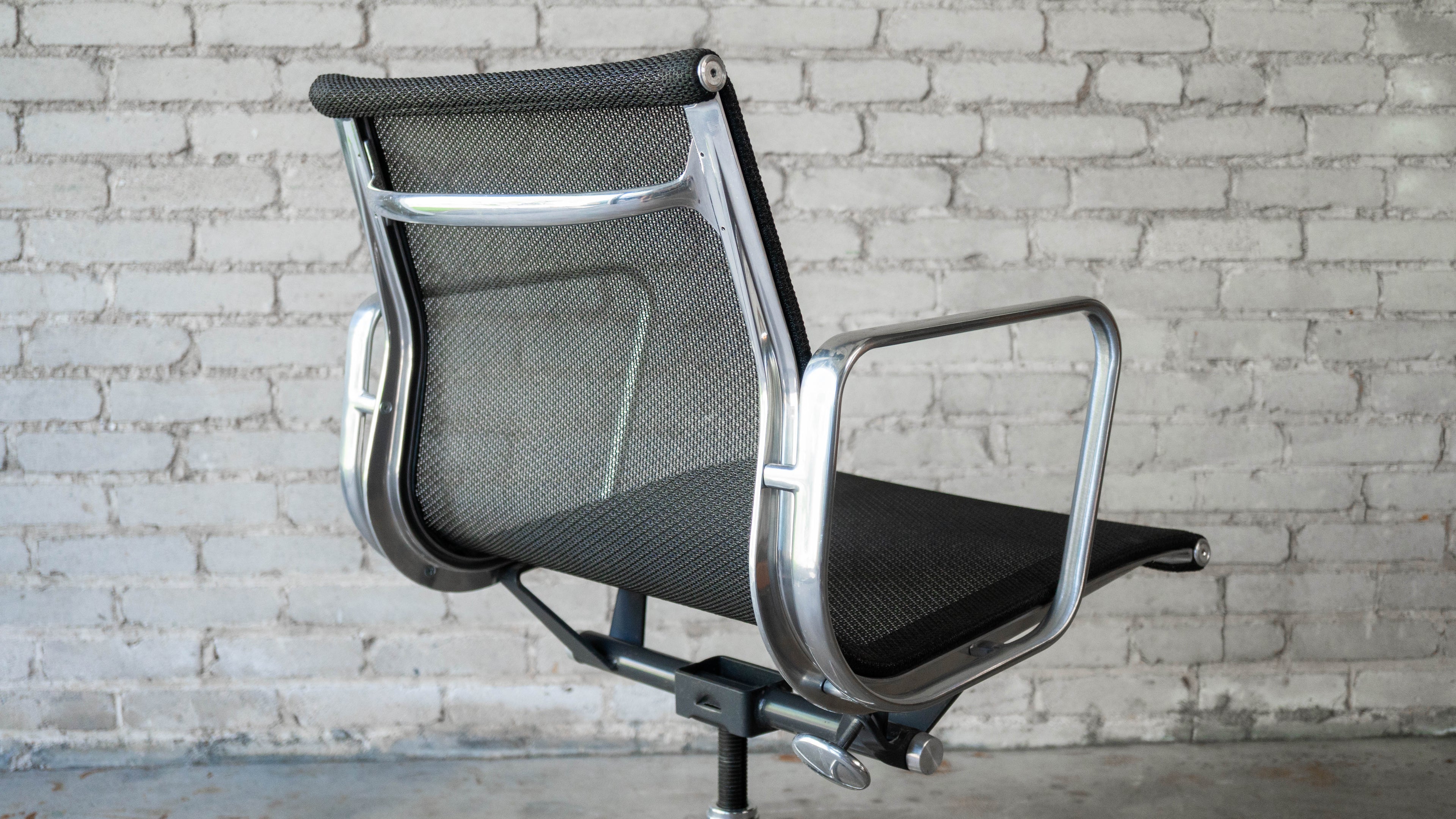 Herman Miller Eames Aluminum Group Mesh Chair