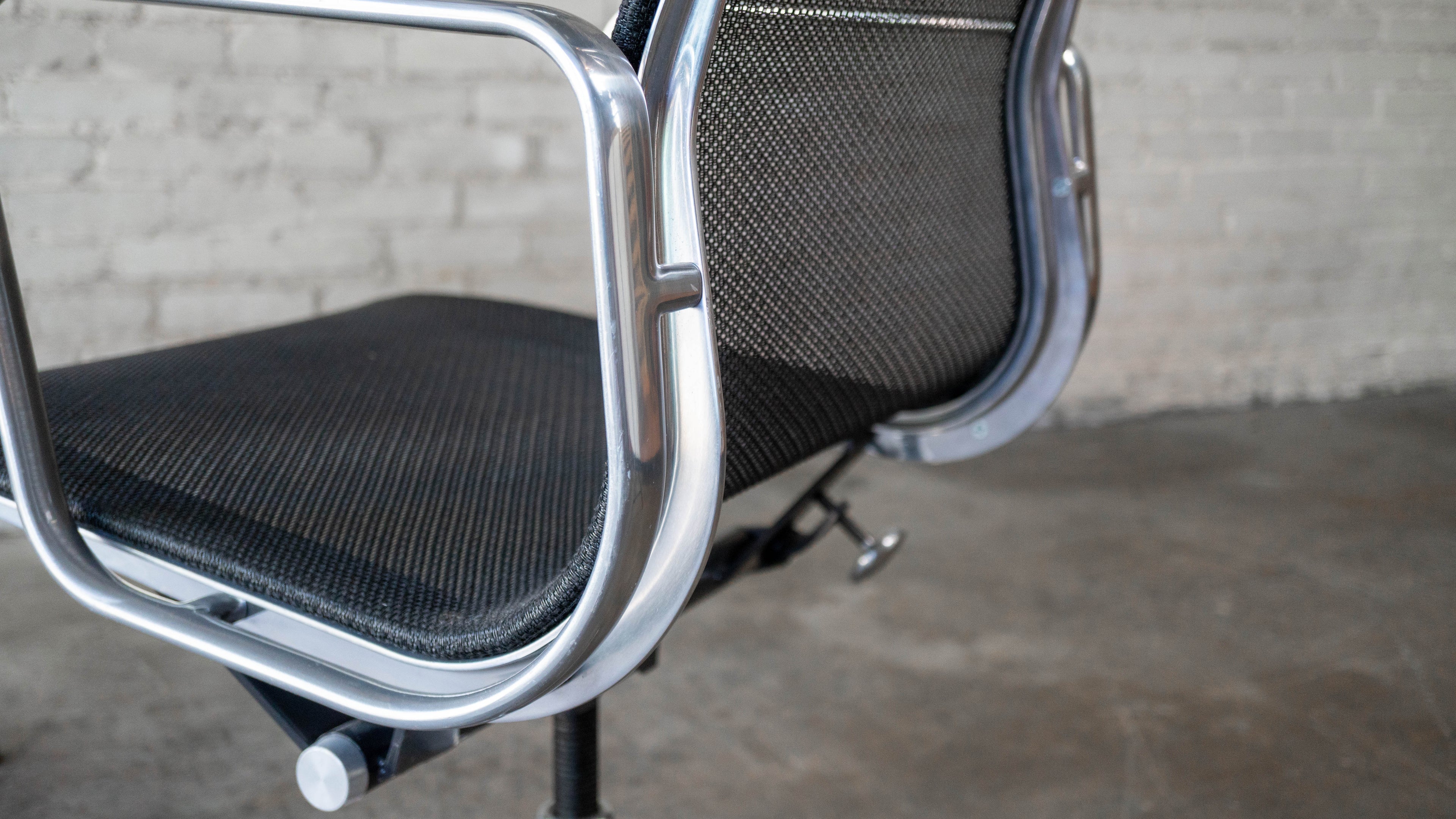Herman Miller Eames Aluminum Group Mesh Chair
